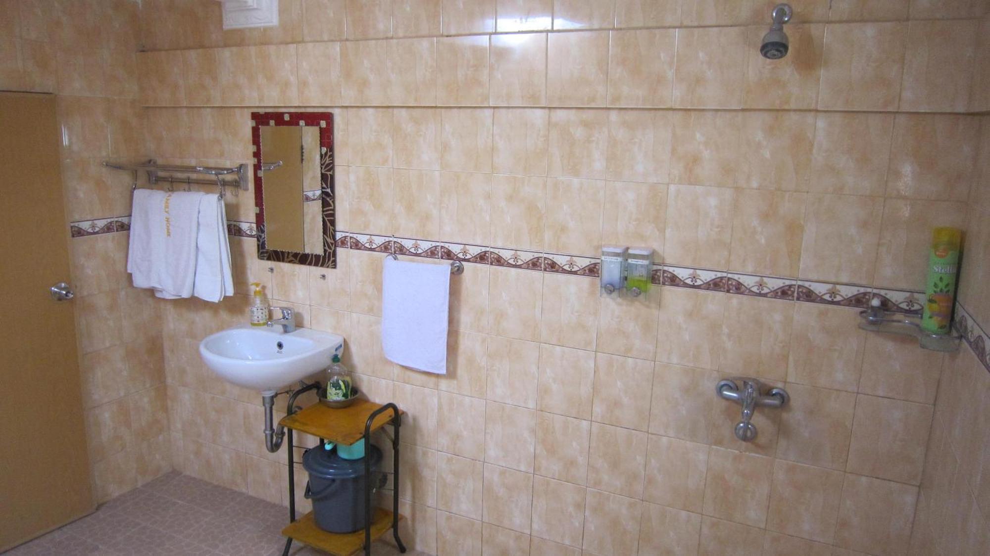 Horas Family Home Tuk Tuk Exterior photo