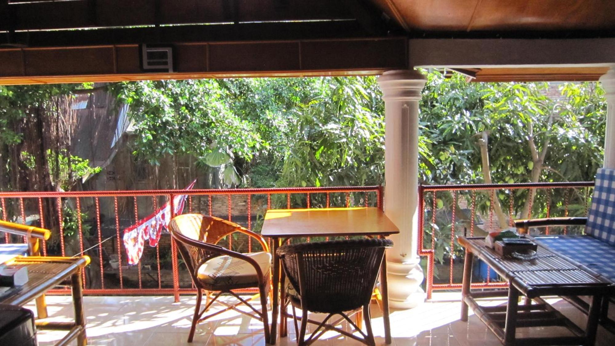 Horas Family Home Tuk Tuk Exterior photo