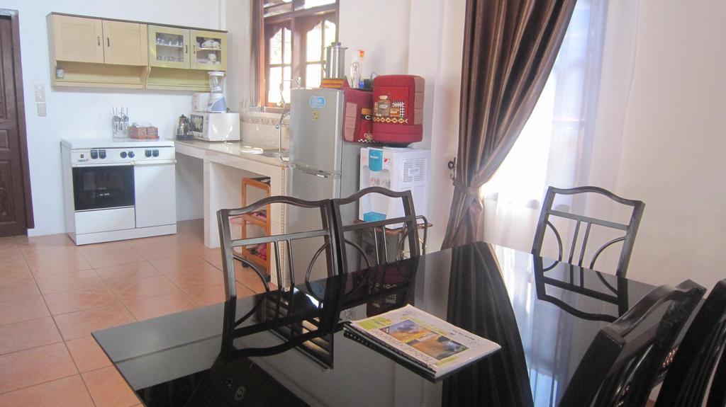 Horas Family Home Tuk Tuk Exterior photo