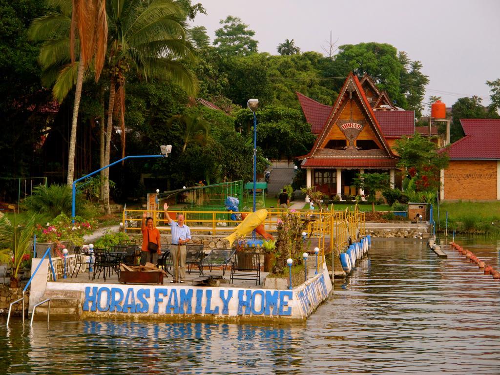 Horas Family Home Tuk Tuk Exterior photo