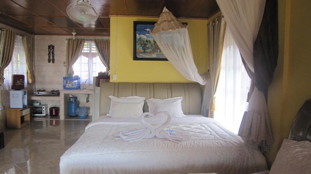 Horas Family Home Tuk Tuk Exterior photo