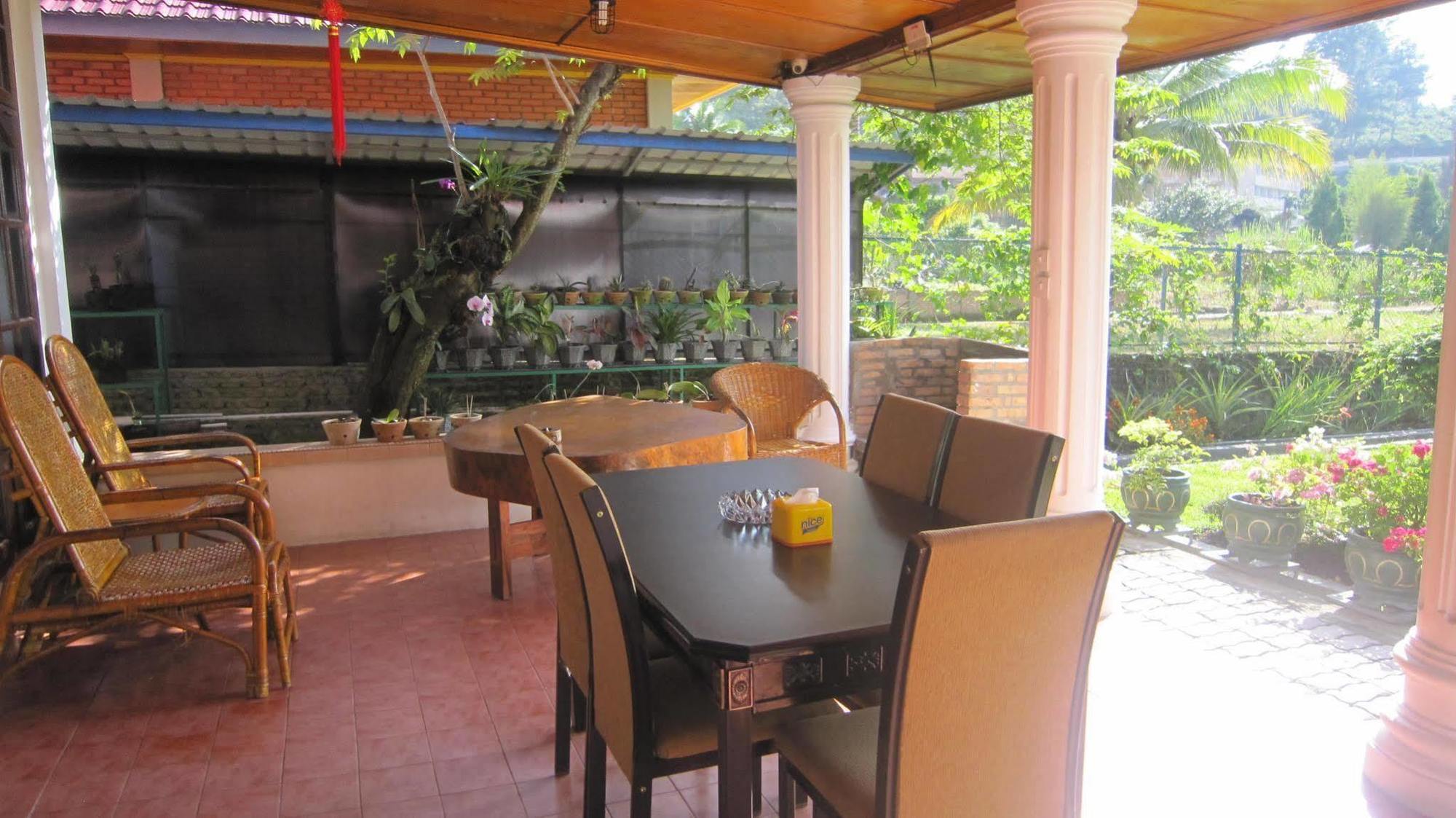 Horas Family Home Tuk Tuk Exterior photo