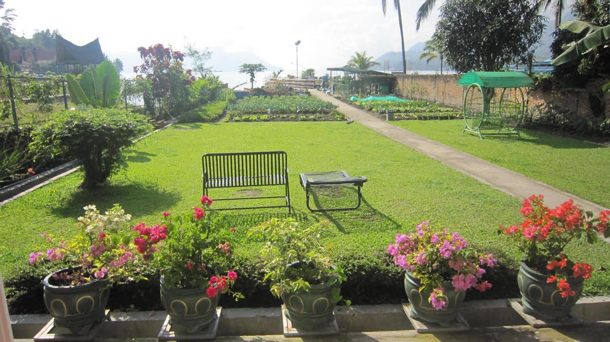 Horas Family Home Tuk Tuk Exterior photo