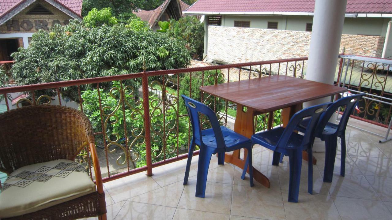 Horas Family Home Tuk Tuk Exterior photo