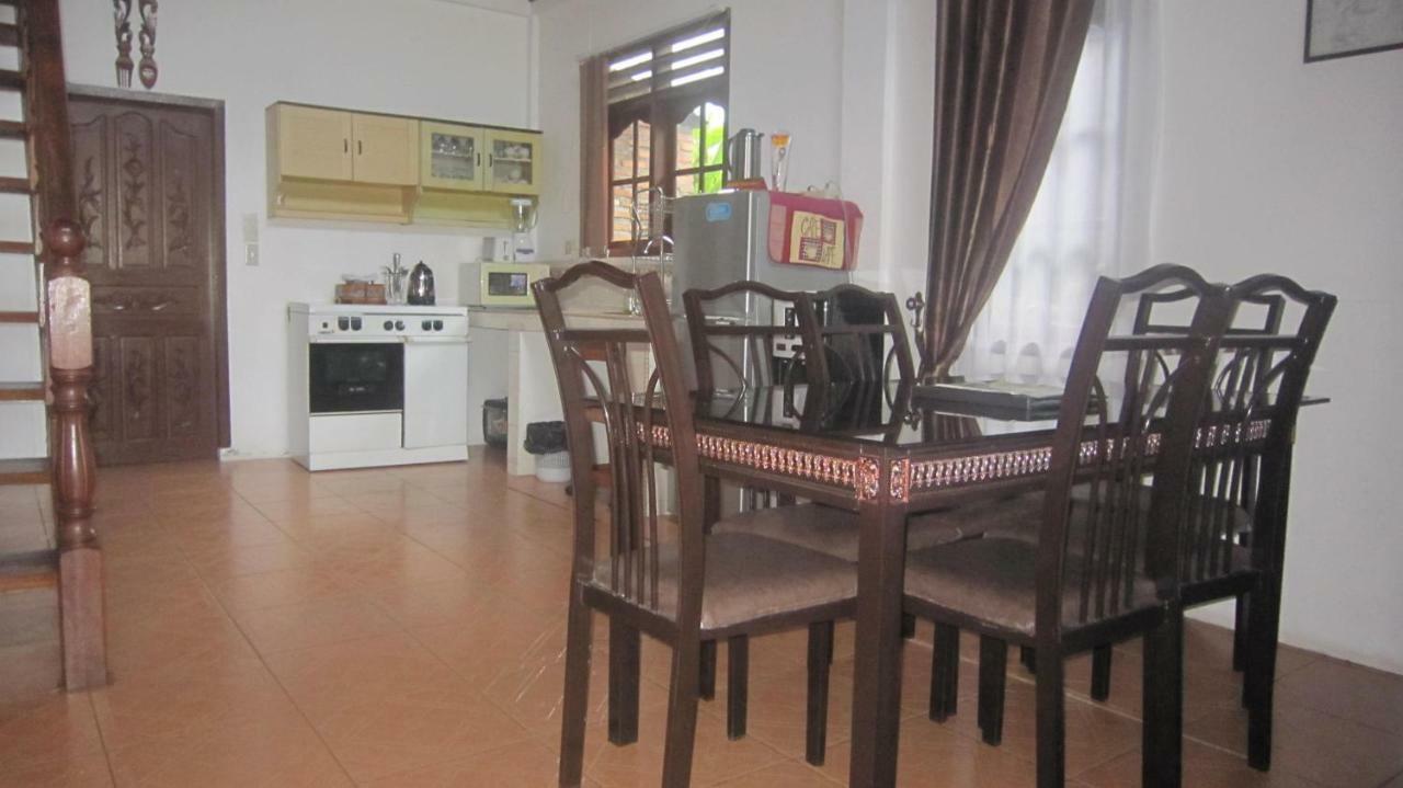 Horas Family Home Tuk Tuk Exterior photo