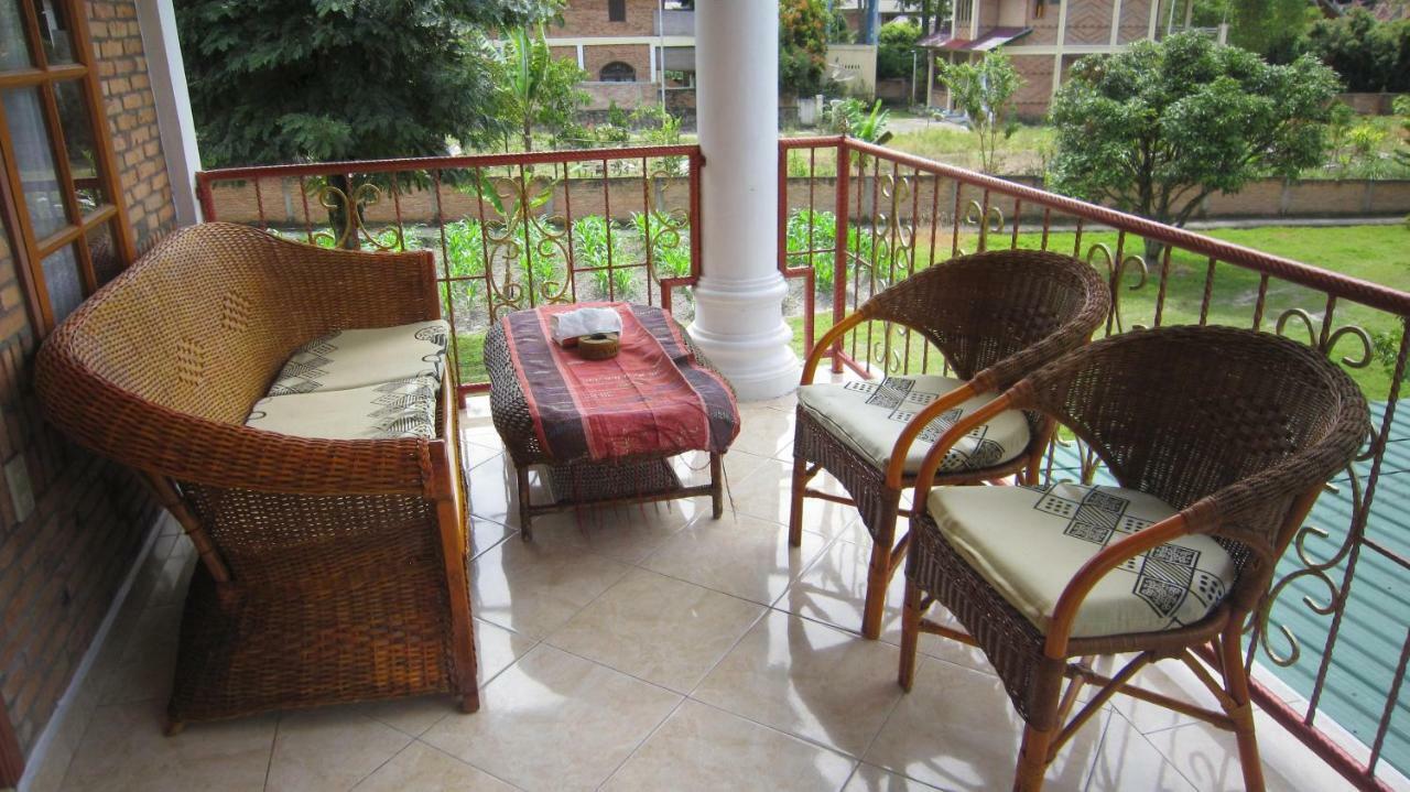 Horas Family Home Tuk Tuk Exterior photo