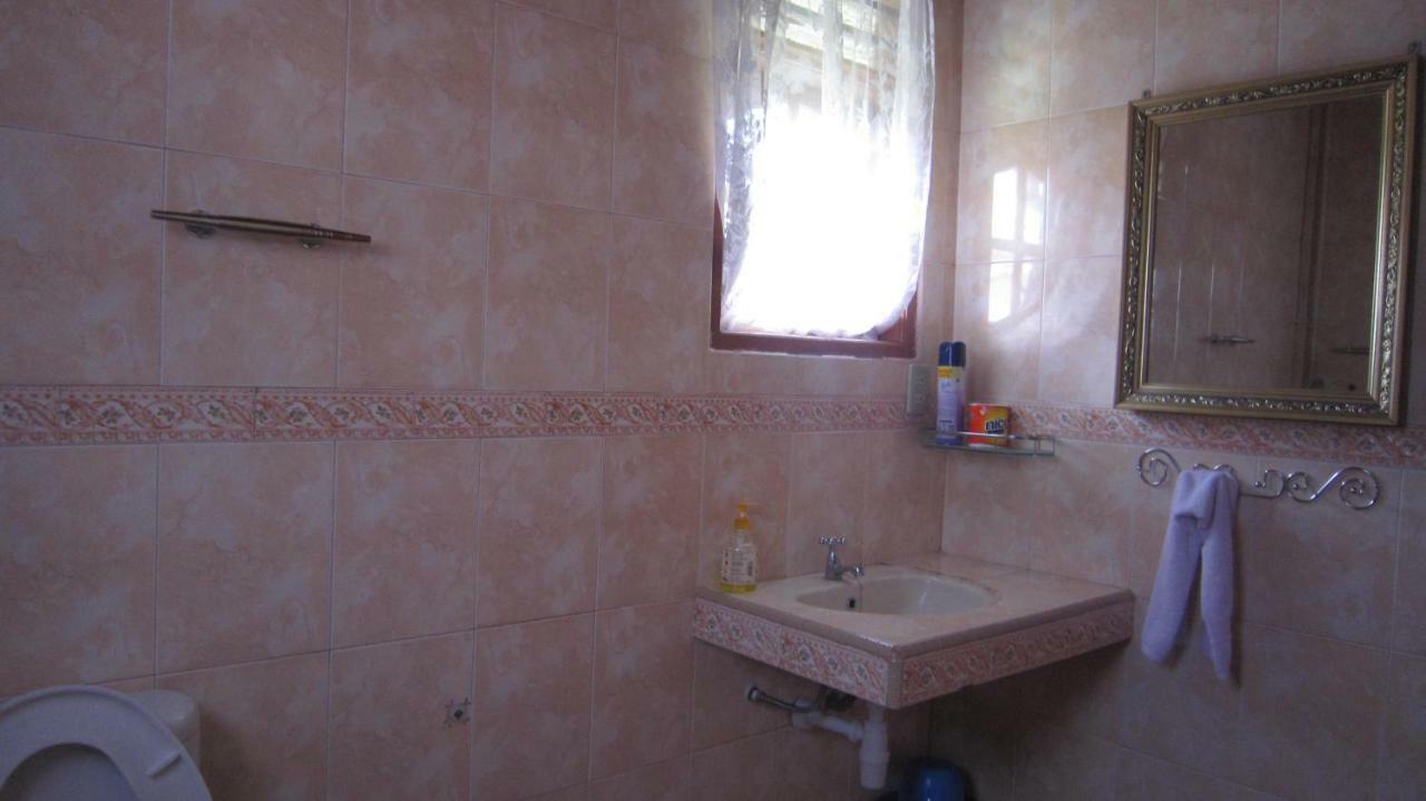 Horas Family Home Tuk Tuk Exterior photo