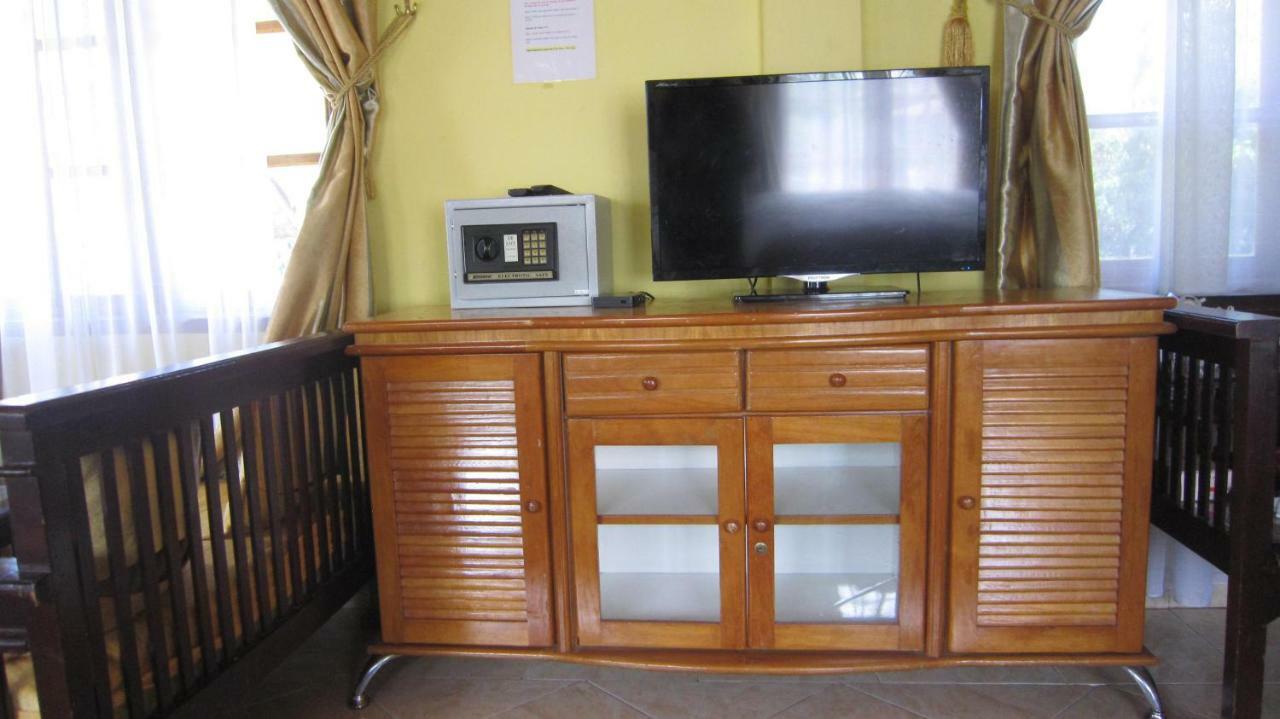 Horas Family Home Tuk Tuk Exterior photo