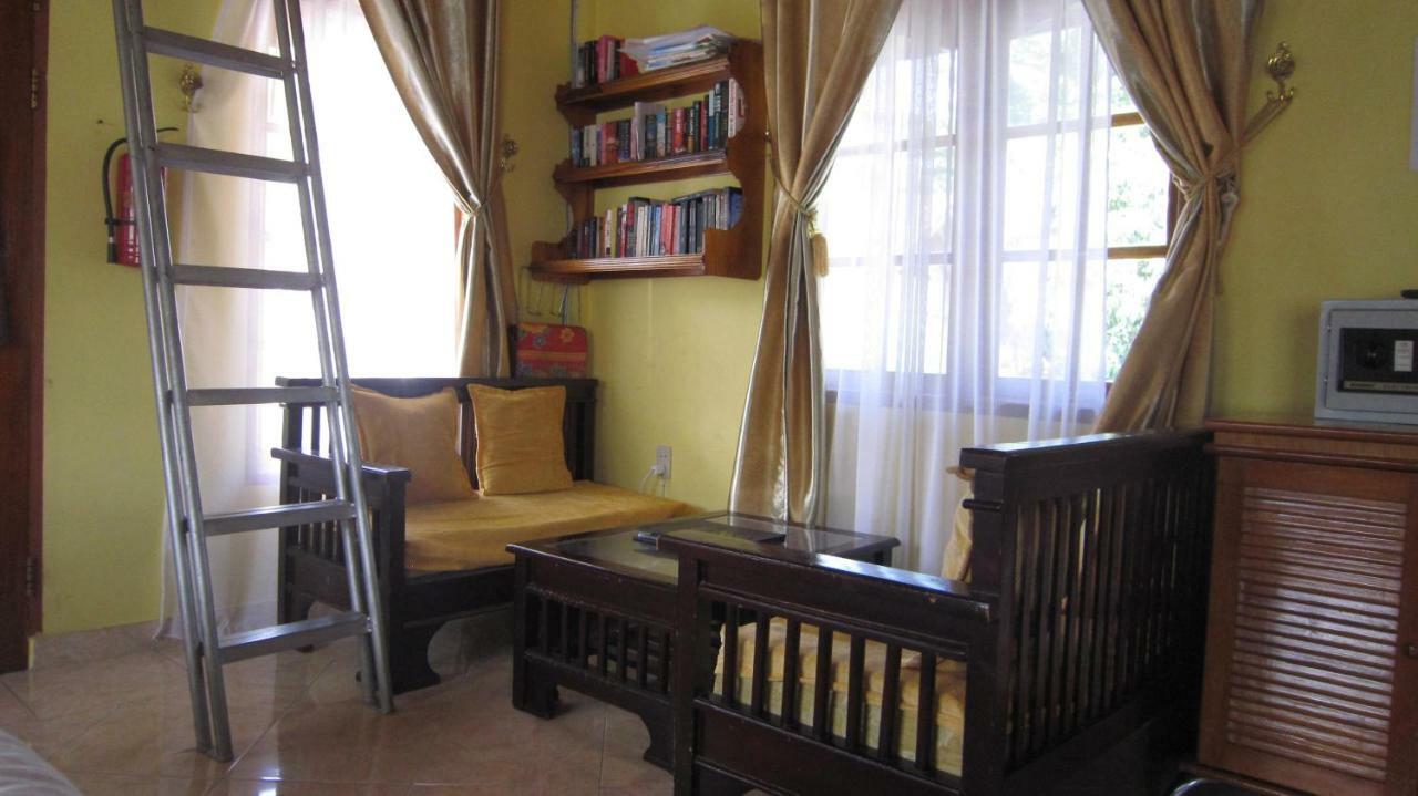 Horas Family Home Tuk Tuk Exterior photo