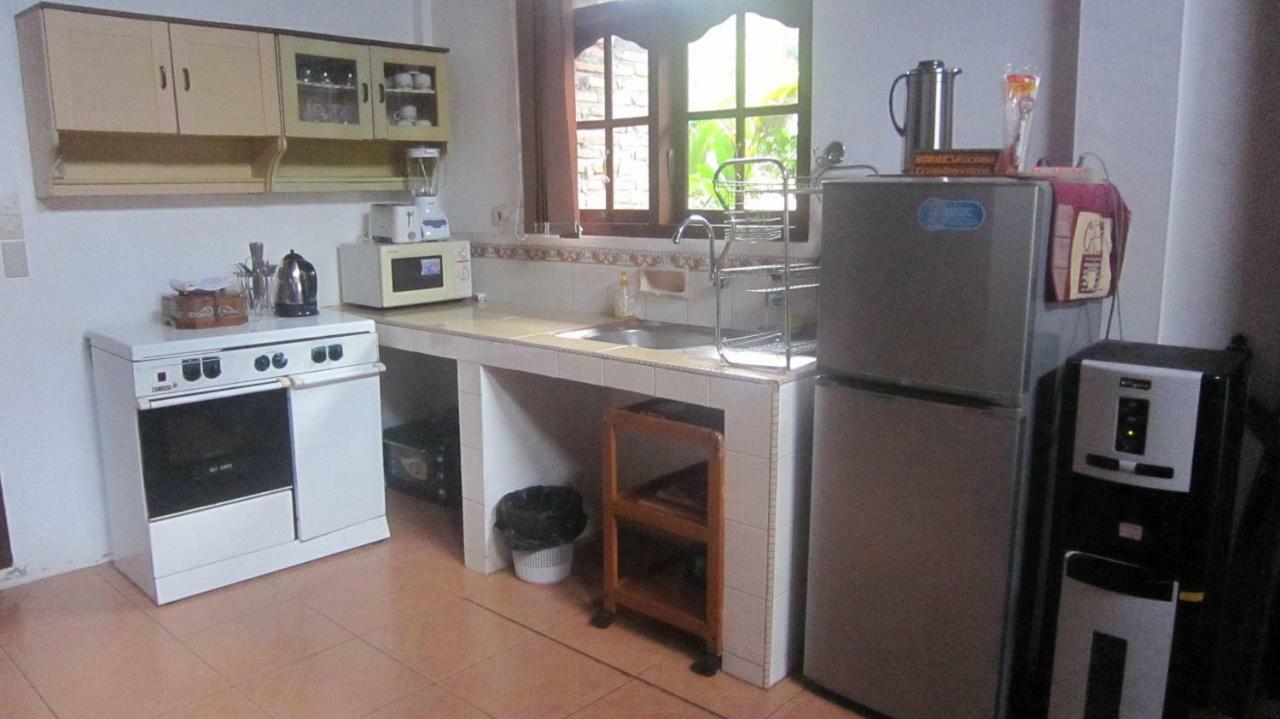 Horas Family Home Tuk Tuk Exterior photo