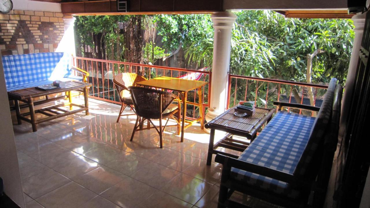 Horas Family Home Tuk Tuk Exterior photo