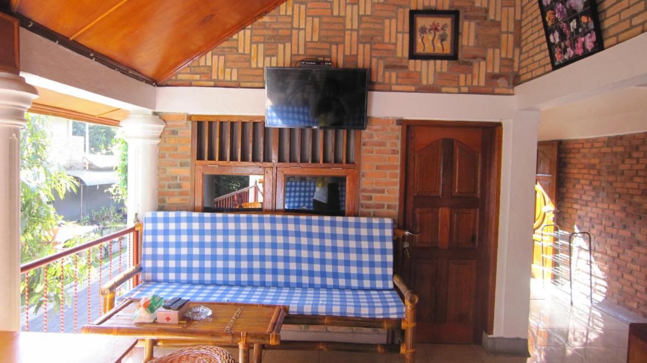 Horas Family Home Tuk Tuk Exterior photo