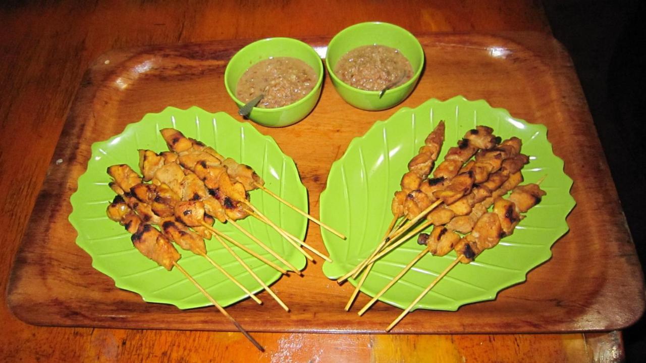 Horas Family Home Tuk Tuk Exterior photo